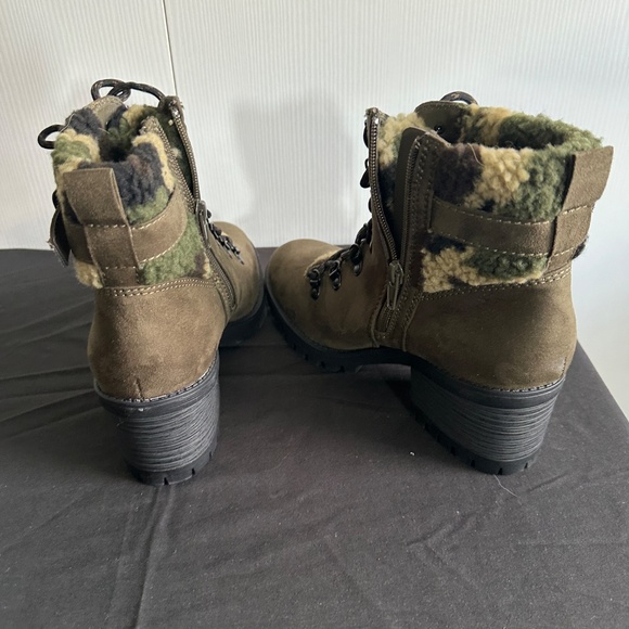 Madden Girl Hayess  Faux-Fur Lugg Sole Hiker Bootie boots Women’s Size 8 - Picture 8 of 9